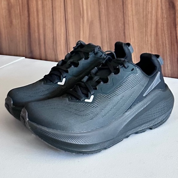 Altra Shoes - NWT. Women's Forward Via-Black/Black Size 7
